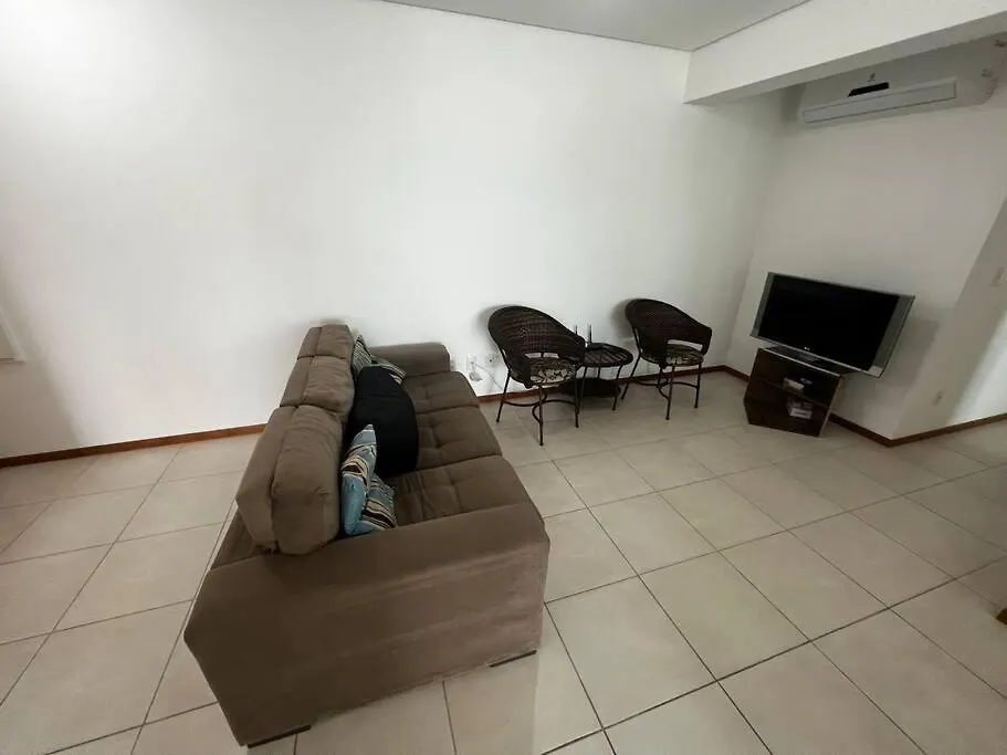Home Club , Frente Mar Писаррас 0*,  Бразилия